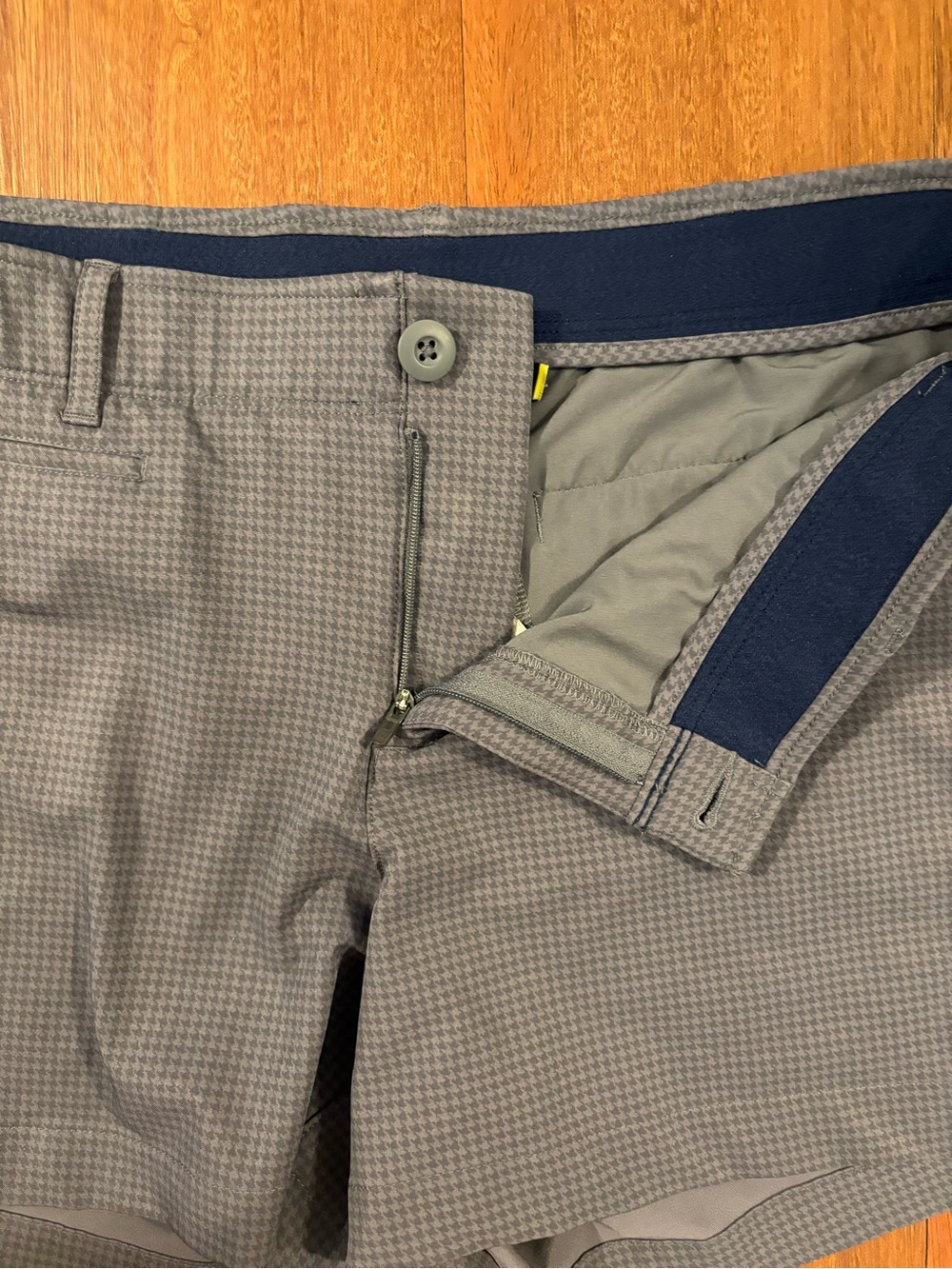Under Armour Women’s Size 12 HeatGear Golf Shorts Lot of 2 - Picture 4 of 14